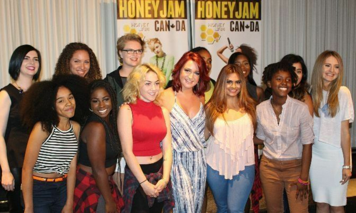 Platinum selling Recording Artist Victoria Duffield (centre) with some of the 2015 artists.