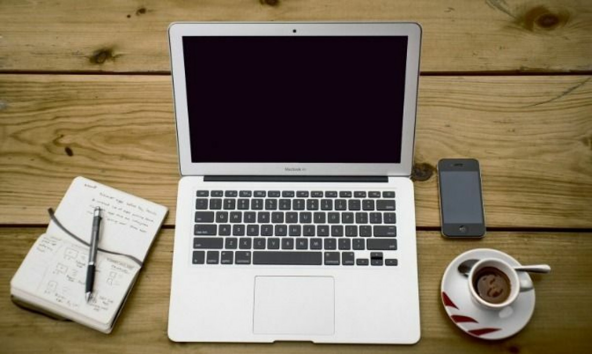 The Art Of The Side Hustle - How I Built My Dream While Juggling Work And School