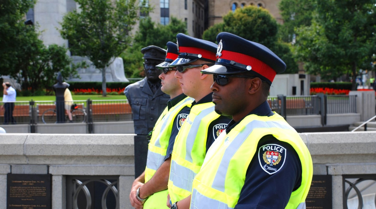 White Folx In Ottawa Want To Defund The Police: I'm Giving Major Side Eye