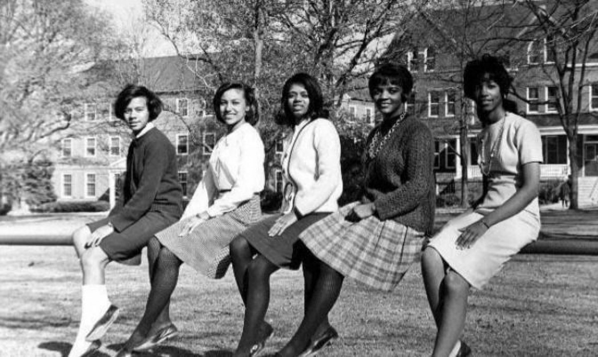 Fearless Expression – Collegiate Fashion and Activism: Black Women's Styles  on the College Campus