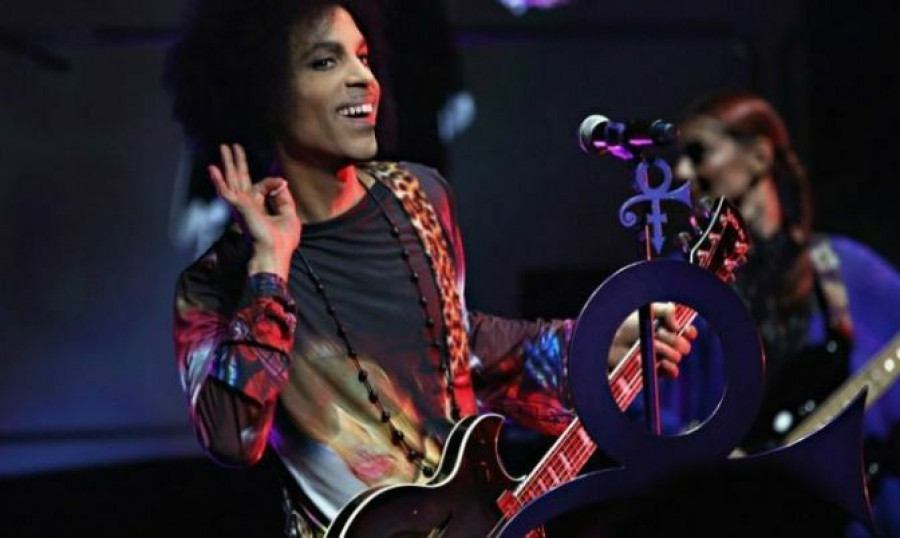 Prince &amp; 3rdEyeGirl Funked Toronto Up